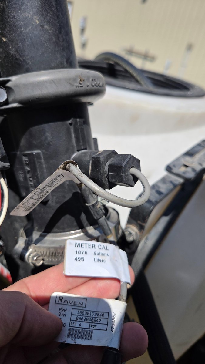 PUweeds's tweet photo. 🎶Calibrate, good times, c'mon!🎶 Calibration is important for all sprayers, even those that are flow controlled. Rather than adjusting pressure or speed though, we need to change the flow meter calibration number directly (pictured) or by entering measured output. #PUweeds https://t.co/v96iBxOzpd