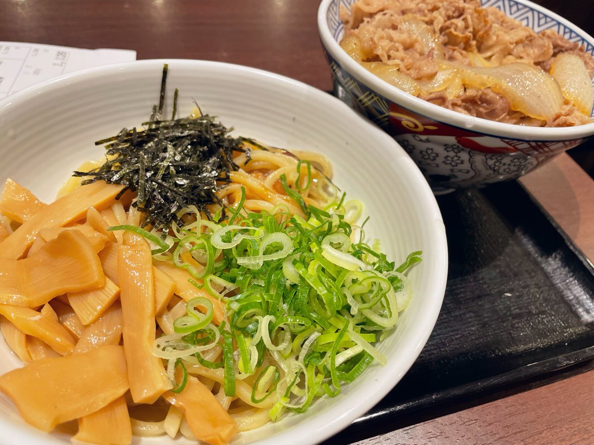 なぜか tweet media