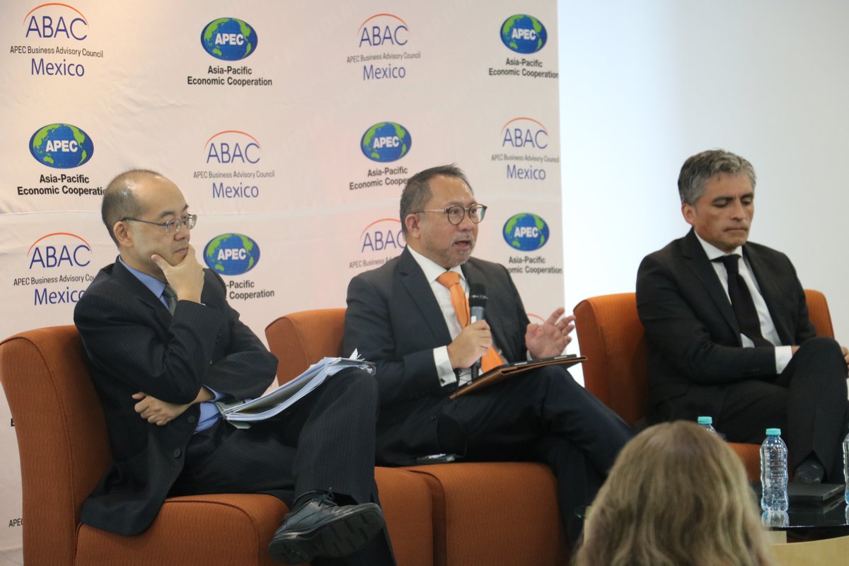 ABACMexico's tweet photo. En #ABACII se realizó el foro “Road to APEC Mexico 2028”, con Li Fanrong, Sergio Ley, Eduardo Pedrosa, José Alberto Guadarrama, entre otros.

Se abordó cómo México se prepara como sede de APEC 2028: ampliación de vínculos comerciales y de inversión en la región Asia-Pacífico. https://t.co/LjwSQ22vcN