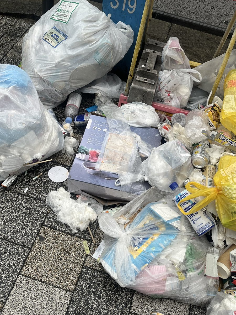 naosomam's tweet photo. 職業に貴賎なしは嘘です
画像は全く関係ありません https://t.co/jLBfMlsrHk