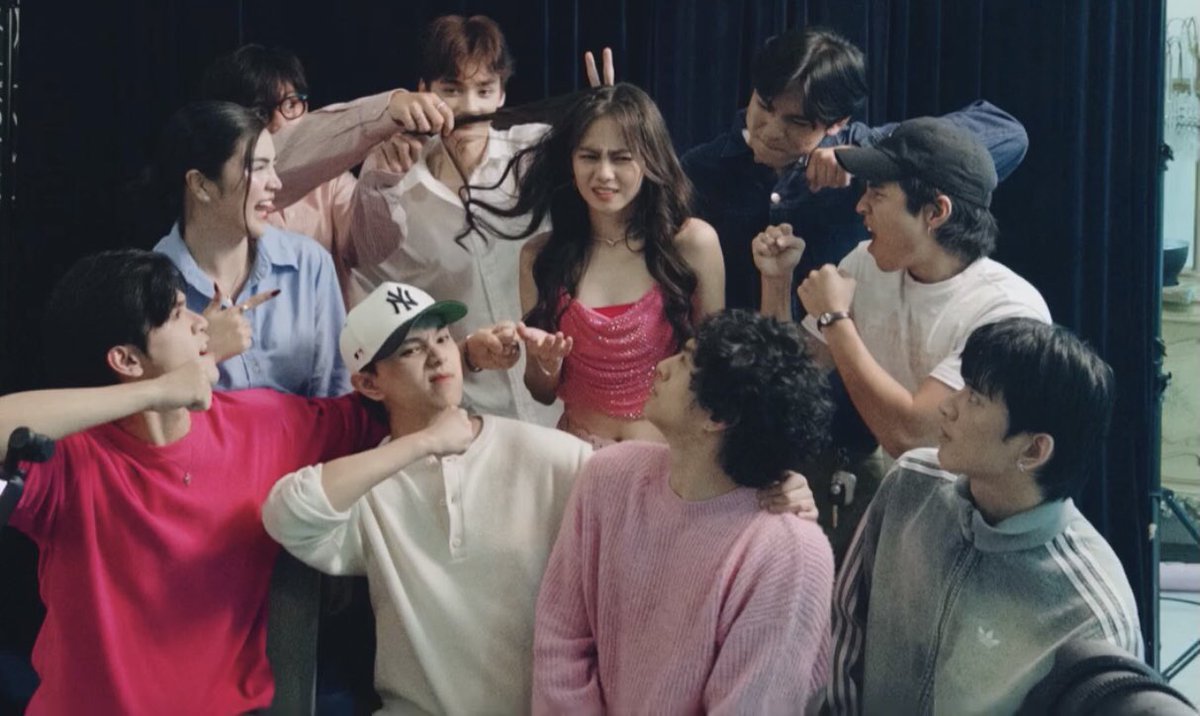 love | stream love like u 🎀 tweet media