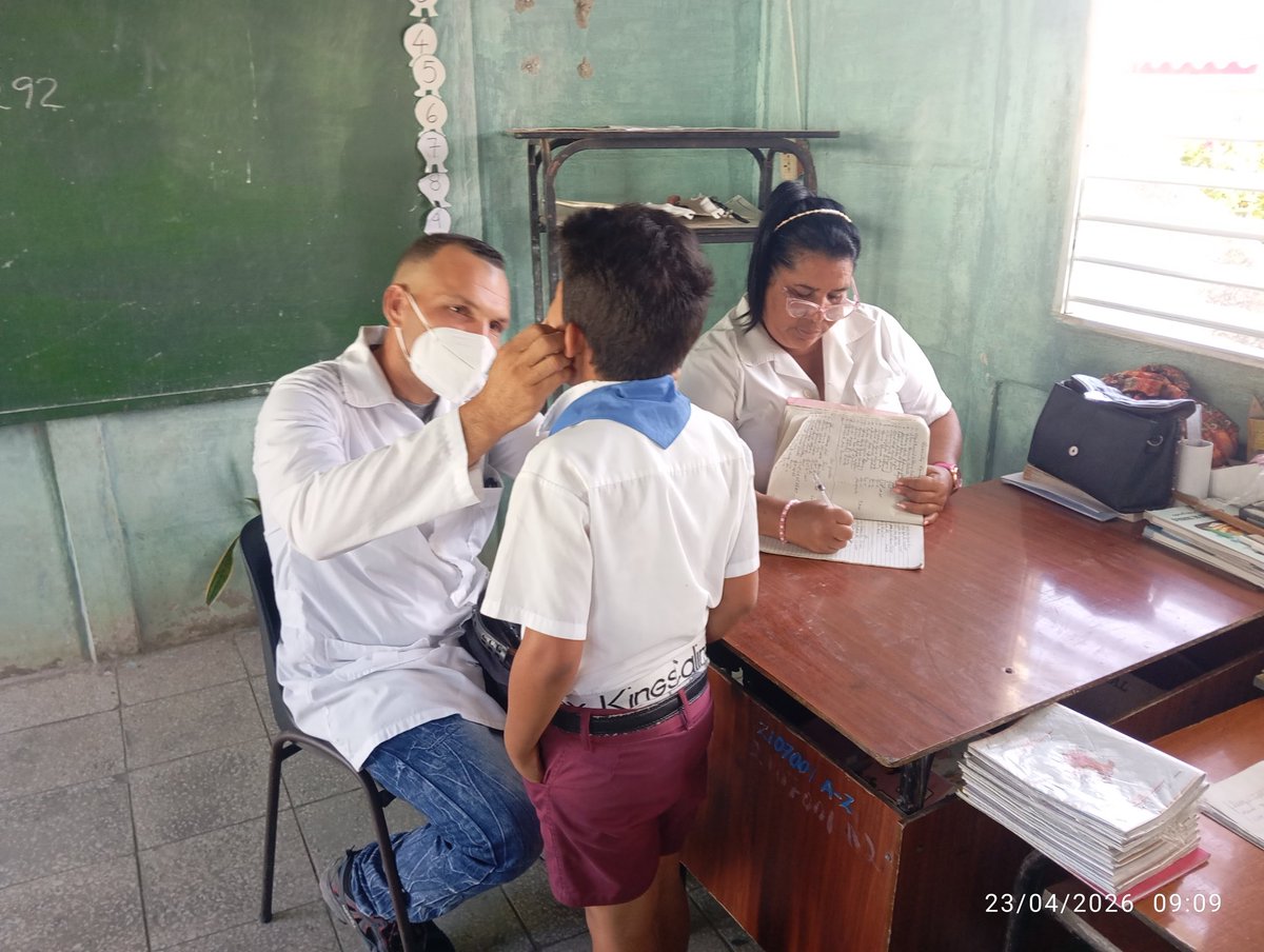 PrimariaRa49553's tweet photo. El personal de estomatología del Hospital 14 de junio de #Jobabo examinan y realizan charlas educativas a los pioneros sobre el cuidado y cepillado correcto de los dientes #Salud https://t.co/itwBEtCWsj