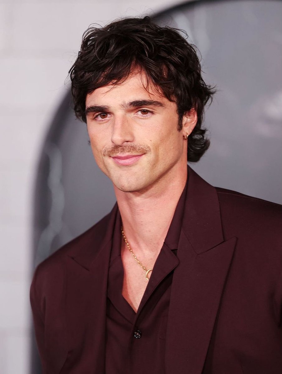 RevistaSOONCol's tweet image. #Repost @lucasdlarosaforever
En noticias que no afectan la canasta familiar,  @KendallJenner anda de novia con @jelordidaily ✨💜. 

Una mujer que vuela con los motores apagados y porque si Dios se la puso en el medio es para su remedio. Quien como usted para pasar de Bad Bunny a