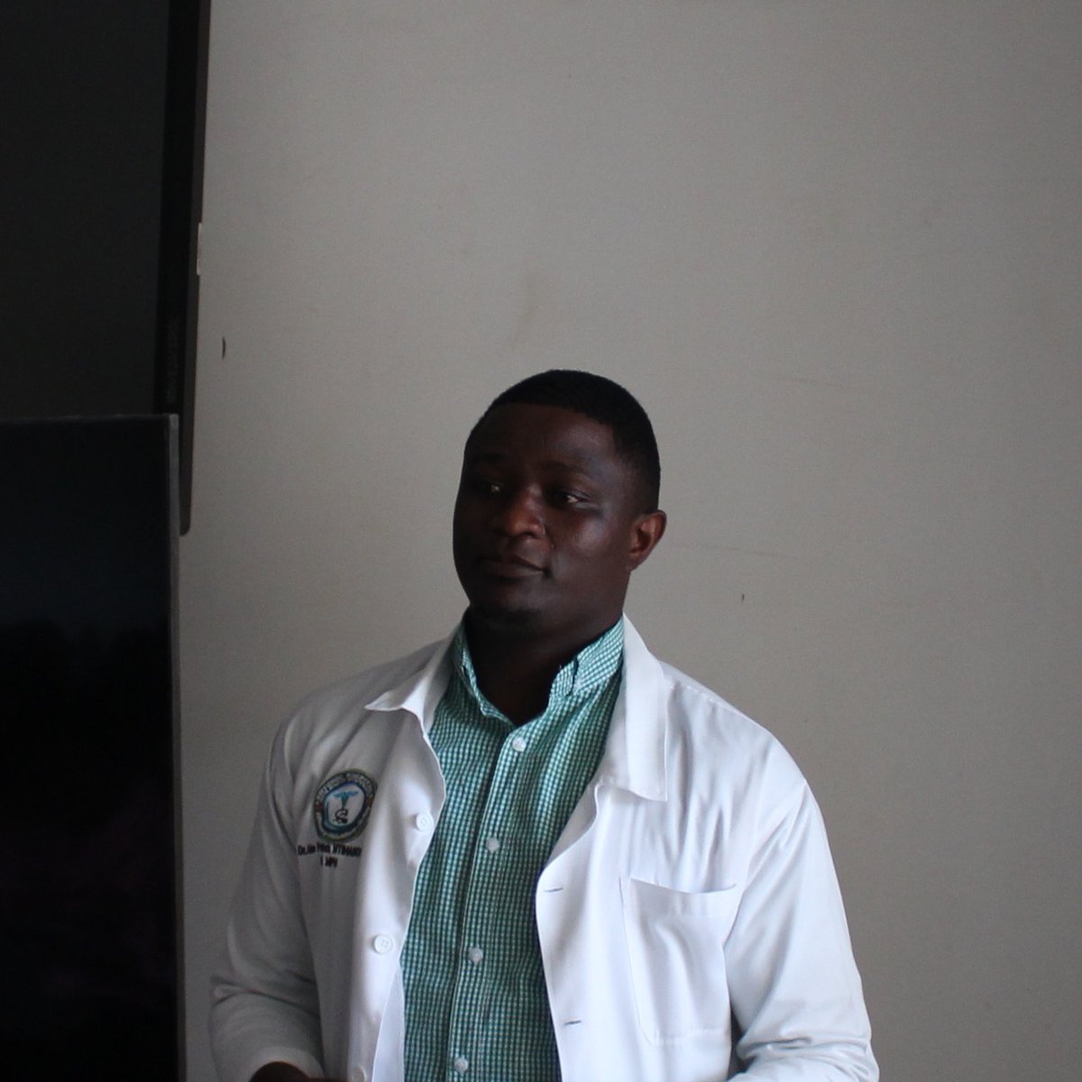 RutongoH's tweet photo. @RwandaNorth @RwandaHealth @RwandaFinance @RBCRwanda @gahundemaurice @DrAimepatrick @rulindodistrict Umuyobozi Mukuru w'Ibitaro bya @RutongoH @DrAimepatrick yashimiye ubuyobozi bwa @RwandaNorth ku gikorwa cyiza bakoze cyo gufasha Uturere n'Ibitaro kwigiranaho no gutanga inama mu kunoza imicungire n'umutungo bya Leta, kuko bifasha kwisuzuma no gufata ingamba zo kwirinda amakosa. https://t.co/lZoCBqw5KF