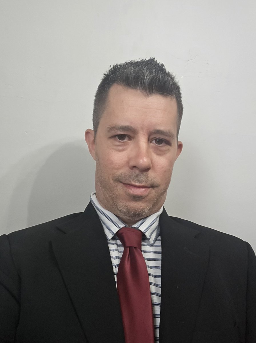 PhiLLy_BiLLiam's tweet image. I hate close up pictures, but here you go! #Selfie #FancyLike #Tie