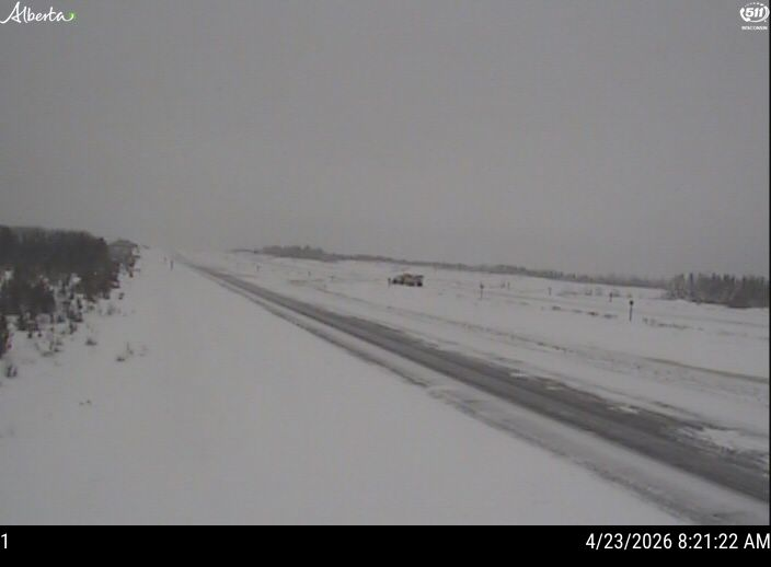 511Alberta's tweet image. RCMP advise against non-essential travel in the Fort McMurray area due to icy roads and limited visibility. (8:22am) #ABRoads #ABStorm #ymm