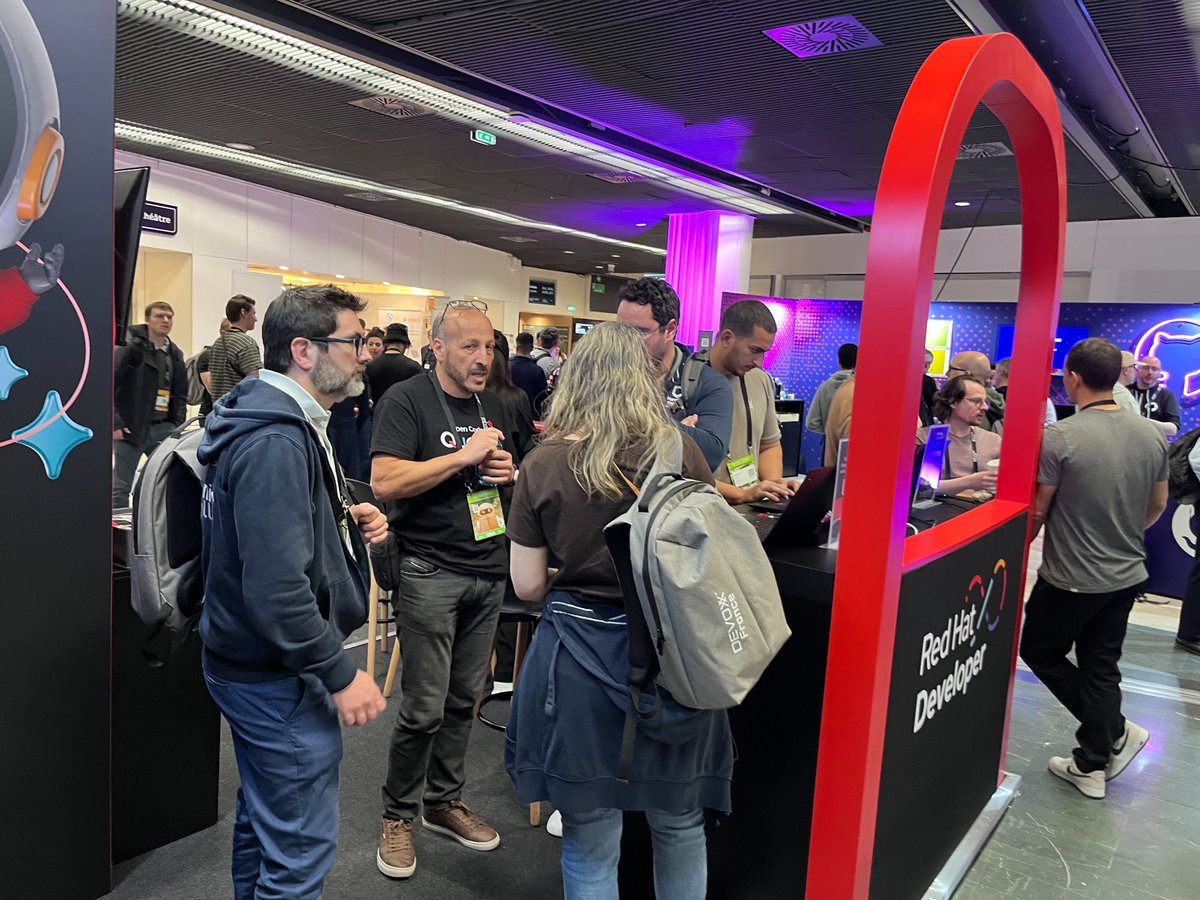 RedHatFrance's tweet image. En direct de #DevoxxFrance 🇫🇷

Nos experts vous accueillent sur le stand Red Hat pour échanger autour du cloud hybride, OpenShift, Quarkus, RHEL &amp;amp; Ansible.

Merci à tous pour vos échanges 🙌

📸 Aperçu en images 👇
Venez nous voir !

#RedHat #OpenSource #Kubernetes