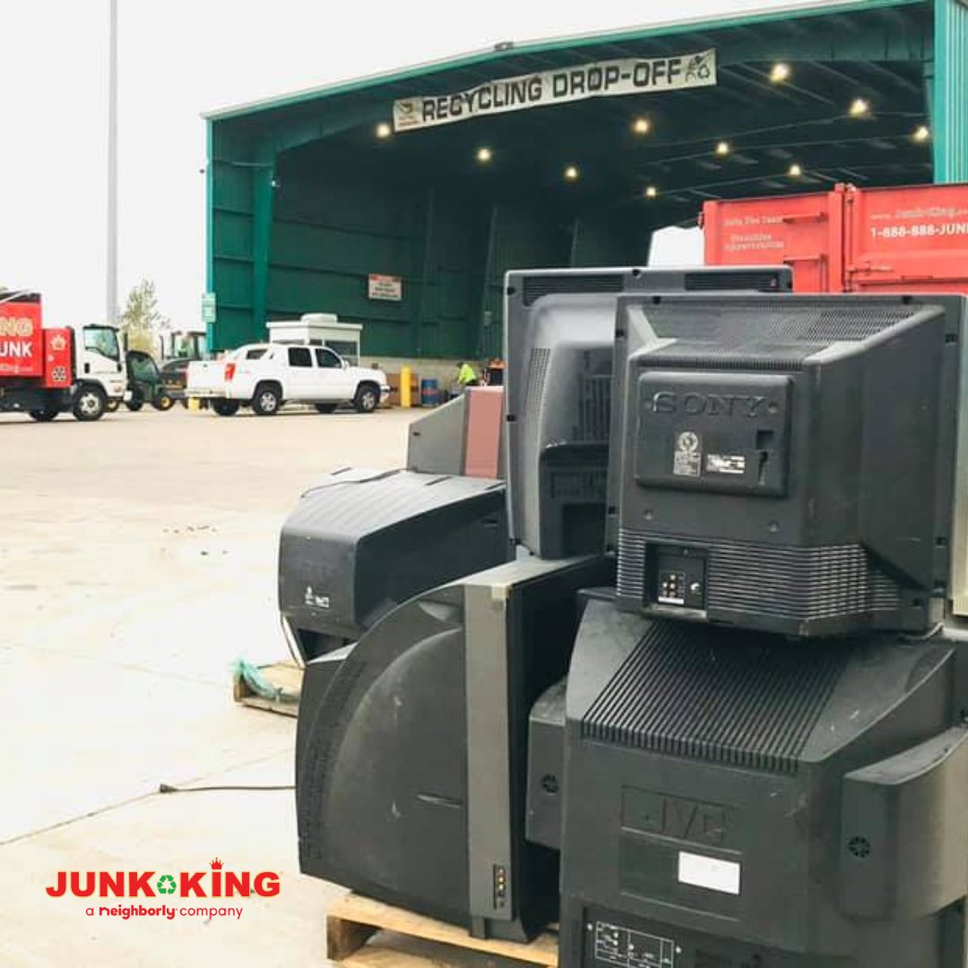 Junk King is committed to responsible disposal. We sort, donate, and recycle as much as possible to help reduce landfill waste.

Looking for an eco-friendly junk removal solution? Book with Junk King today!