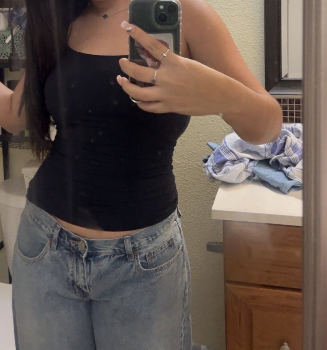 jojoluvsenha's tweet image. One month difference #lockedin