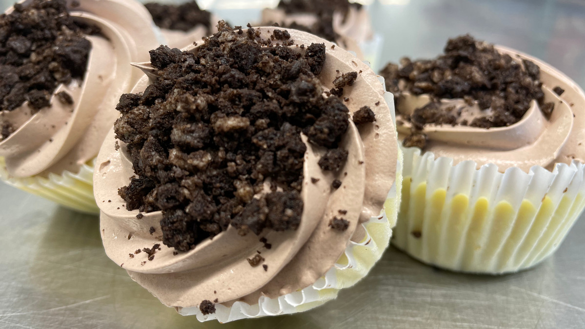 desk_order26617's tweet image. Treat your crew to Mini Oreo Cheesecakes — bite-sized, bold, and baked right here in St. Pierre‑Jolys. Perfect for school snacks, weekend dessert, or stocking your shelves. Order online for quick pickup: wix.to/EnpjFI6 #Manitoba