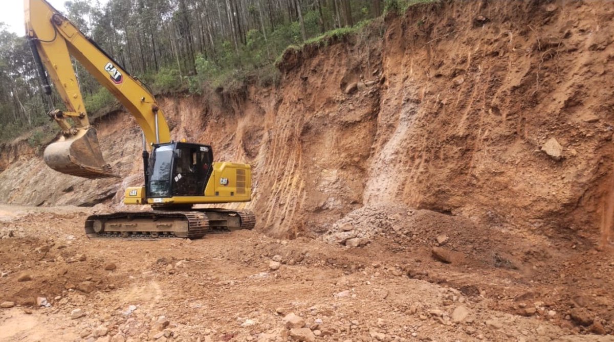 ijarinews's tweet photo. @GicumbiDistrict,en partenariat avec la RMF, réhabilite des routes et construit des ponts pour améliorer la mobilité. Les axes Rukomo–Ruvune–Bwisige–Gihengeri et Byumba–Muturirwa–Bungwe sont concernés. Zones dégradées prioritaires avec fin des travaux prévue avant juillet 2026. https://t.co/sgQ0x20Bdy