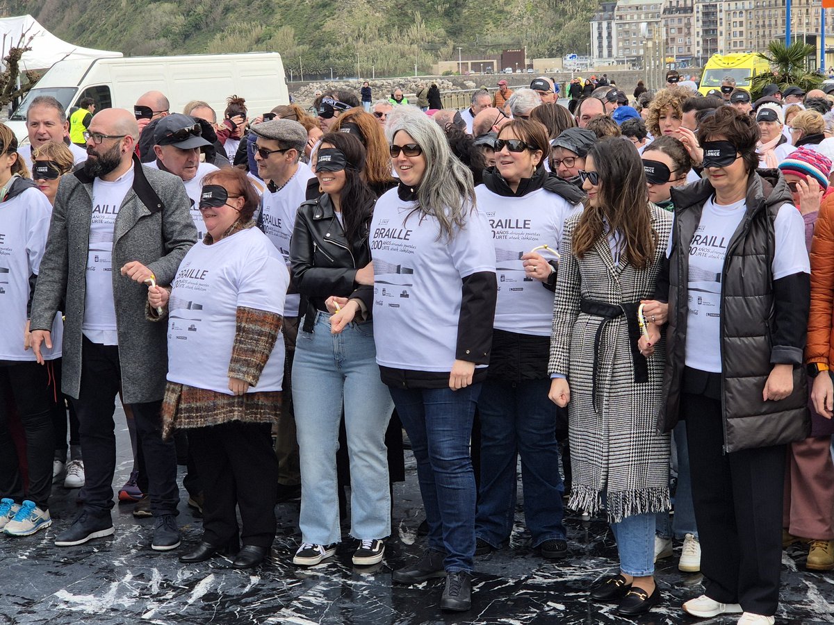 ONCE_oficial's tweet photo. ¡El Club Bera Bera gana el Cascabel de Oro de #SanSebastián en la XIV Carrera de Cascabeles. !

🏃 Por su firme compromiso de formación e inclusión de deportistas y su diversa oferta deportiva

@ONCEuskadi @DonostiakoUdala @Gob_eus @EROSKI @CocaCola_es
👉 https://t.co/XM4ozQN8L5 https://t.co/DLSHnlmlhv