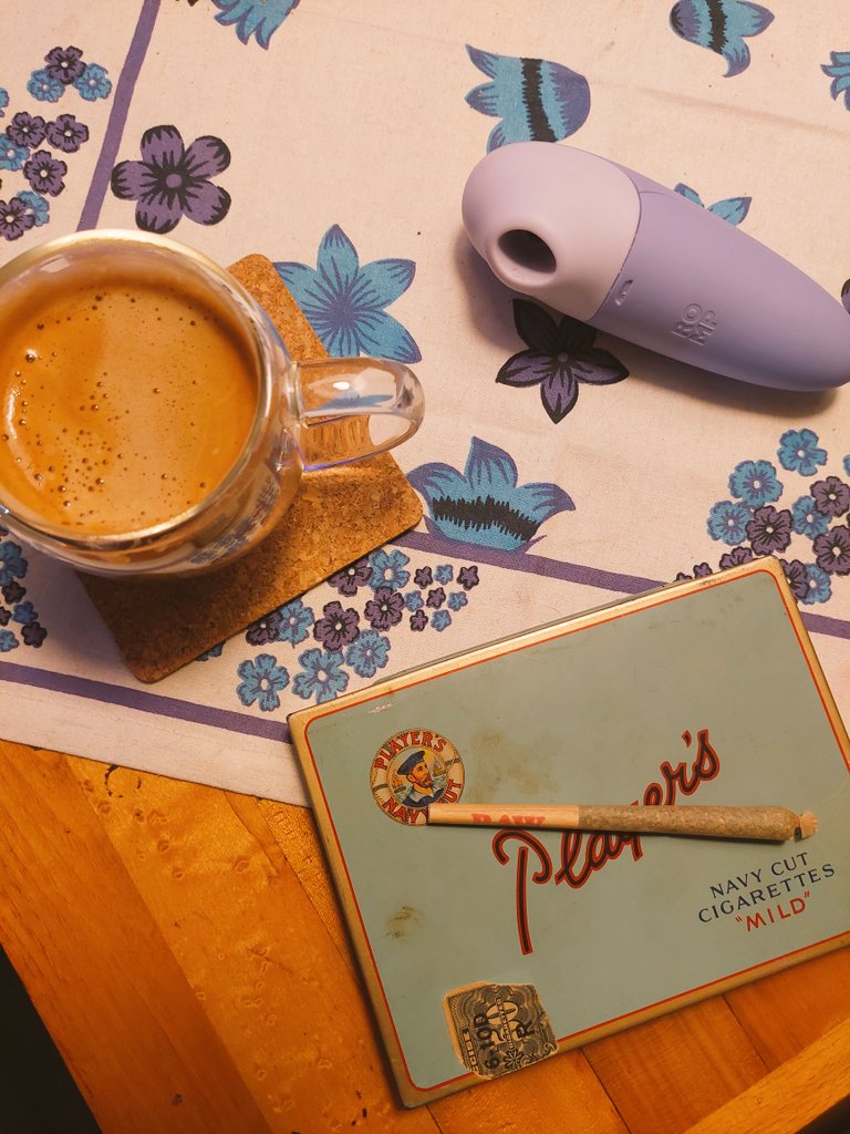 Emmyforrealxx's tweet photo. Starting the morning off right ๐ฅฐ #onlyfans #espresso #puffpuff https://t.co/IGisASp3p8