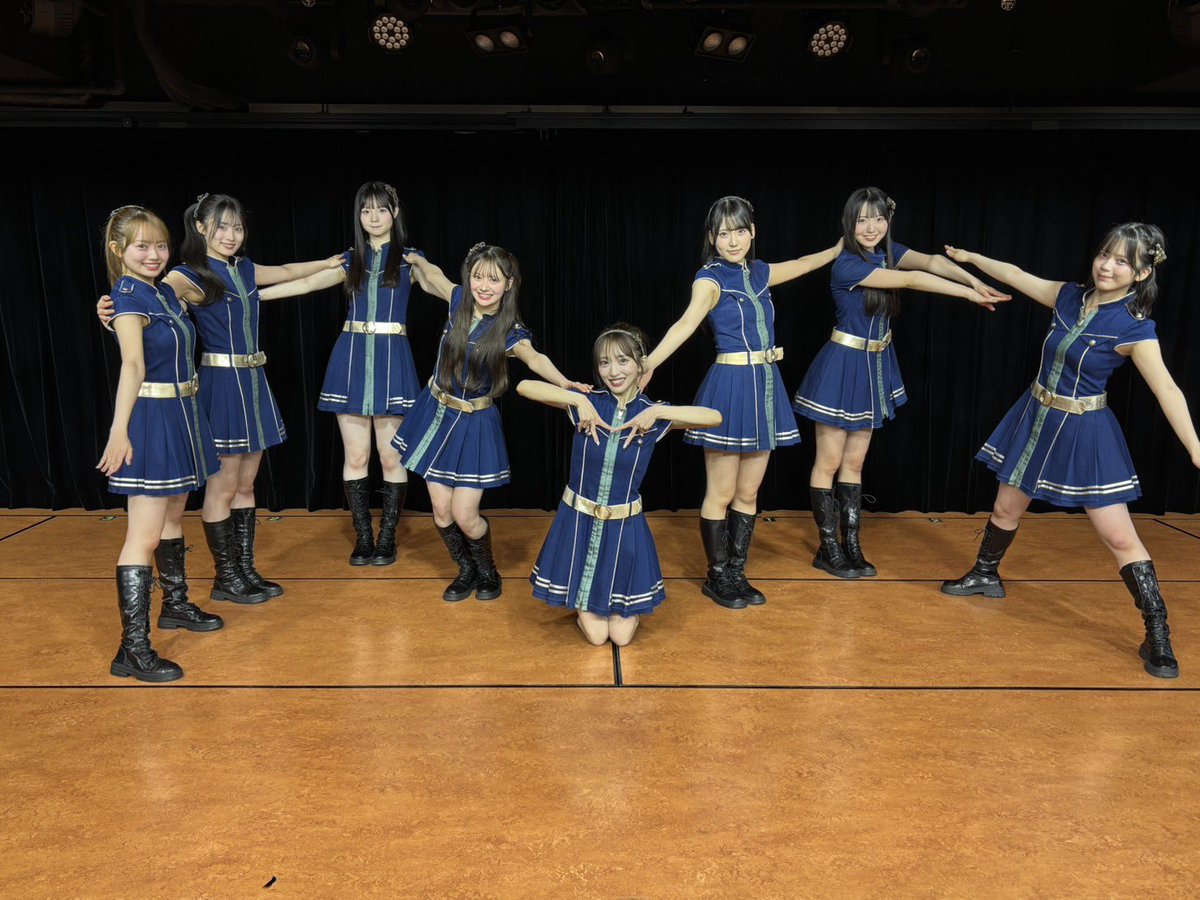 mei_hanada's tweet photo. 4/23 「手をつなぎながら」公演
ありがとうございました!!❤️🩷

みーおんさんの通常公演最後の日に、
ご一緒できる初めてのこの公演で、
シンメやみーおんさんの背中を見ることが多く、
一瞬たりとも取りこぼさないように必死でした😭
そしてずっとみーおんさんはキラキラしていて、

こんなに近くで一緒に出演できたこと、絶対に忘れません。公演のシンメは初だったと思います、、🥹

公演後も私たちにメッセージを残してくださり、
ずっとかっこいい姿を見させていただきました(；；)
向井地美音さんが教えてくださった事を、
これから次へ次へと繋げられよう頑張ります！！

とっても楽しかったです❕🫶🏻