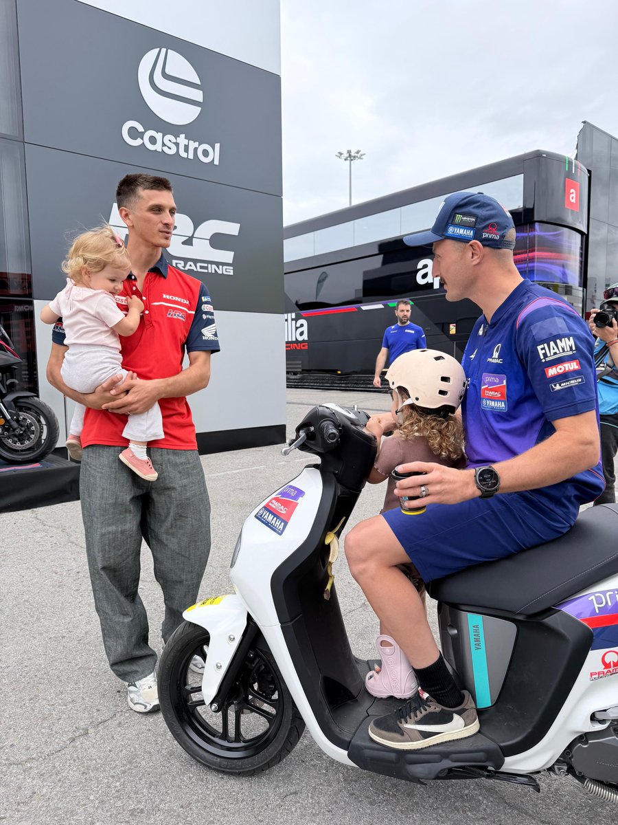 Daddy - daughter club at the #SpanishGP 🇪🇸

🥰