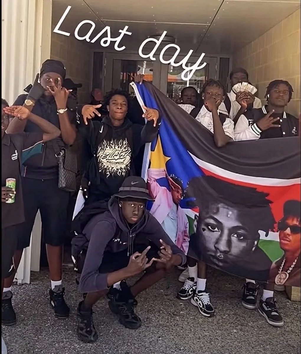 AkzWhoMatter tweet media