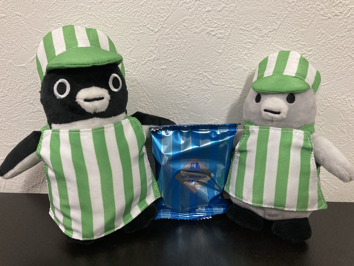 店員ペンさん達から今日のおやつ紹介🍪

パステルのプリン🍮味

サブレの食感も好み☺️

店員ペンさん、お仕事ペンさんだからキリッとしたお顔立ちなんでしょうけど、我が家にお迎えした🐧たち過重労働で真顔になってるみたいで、ゆっくり休んでー💦って思います
ここではリラックスしてほしいなあ😌
