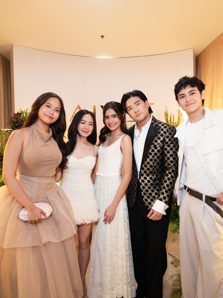 Sparkle_GMA's tweet photo. Tim Yap joins the grand opening of Aivee Clinic Parqal and Aivee Skin Spa.
#TimYap https://t.co/3UsxOPnzsV