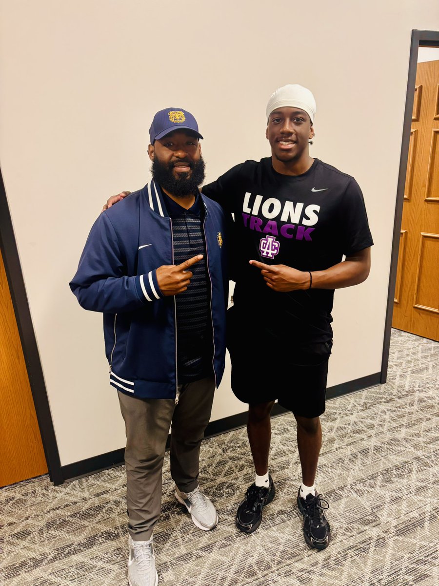cjdeloatch08's tweet image. Appreciate @CoachCoard &amp;amp; @NCATFootball for stopping by today. 
#legacy #aggiepride @Curtis_Deloatch @coachboverton @nchssportspage @AnnaH247
