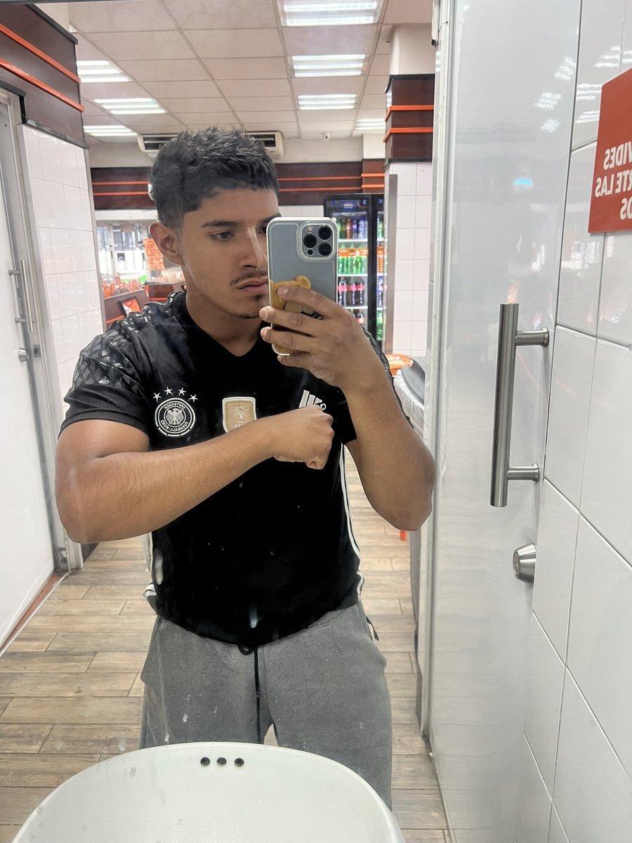 alextwink tweet media