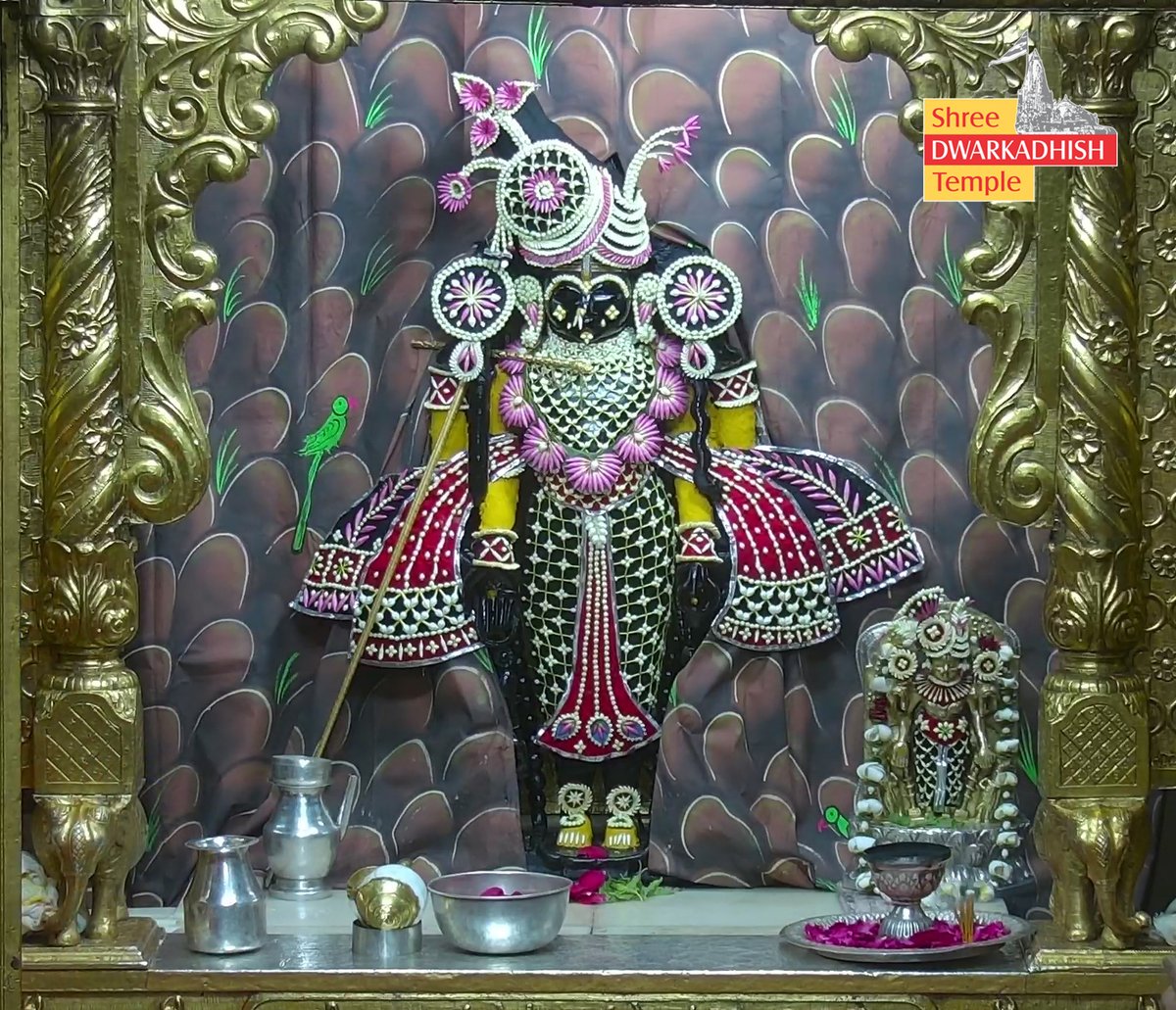 DwarkaOfficial's tweet image. राजाधीराज द्वारीकाधीशजी के पुष्पशृंगार एवं संध्या आरती दर्शन 🙏🏻
श्री द्वारकाधीश मंदिर द्वारका,गुजरात
दिनांक :- 23/04/2026 गुरुवार                                    

#dwarka #sandhyaaarti #pushpshringar
#ShridwarikadhishmandirOfficial