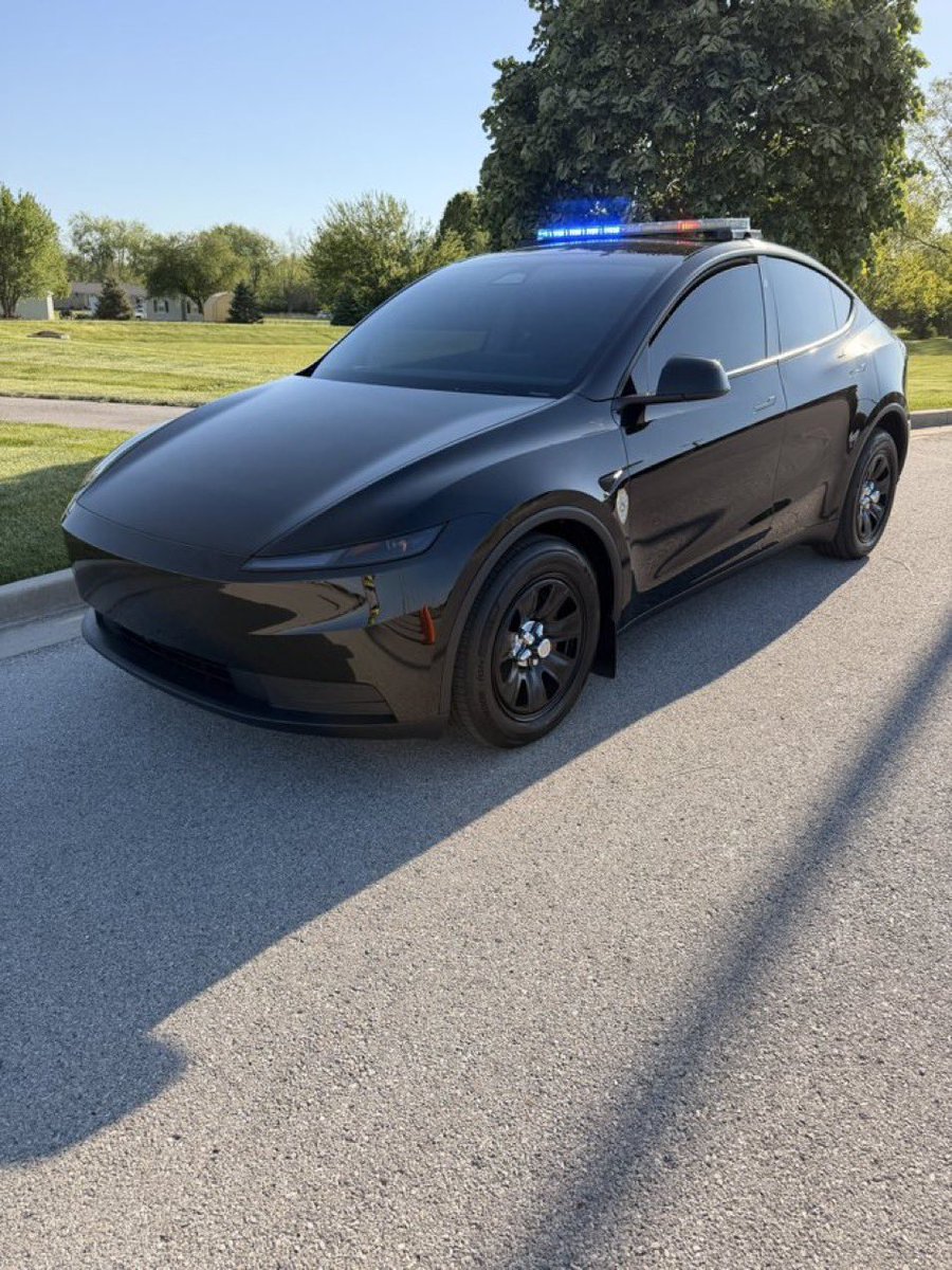 TheTeslaLife's tweet image. Looks like Bargersville Indiana has a new #Tesla #ModelY patrol car! Awesome @bertram503