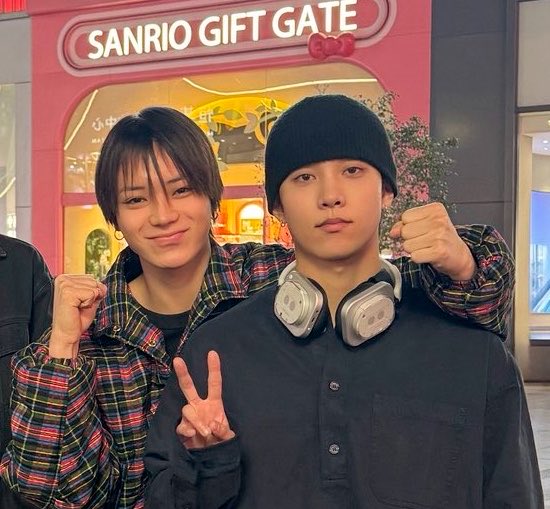 ⃟⃟⃟ tweet media