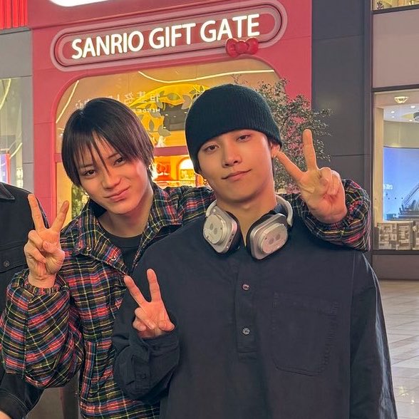 ⃟⃟⃟ tweet media