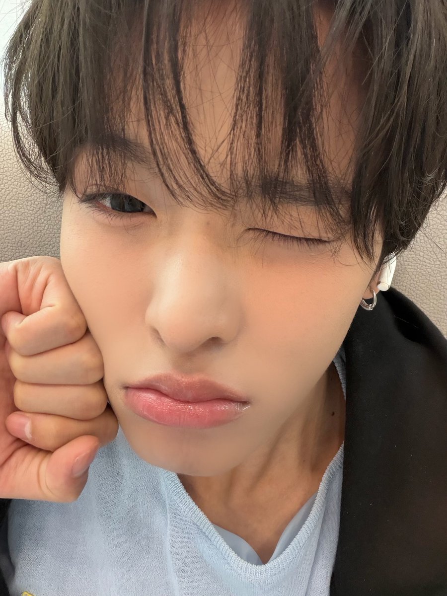 🐹 ติดท่าโพส 쿠잉 ไปแล้วอ่าจิ
🐹 🍓 ช่วยทำท่าคูอิ้งเป็นท่าโปรดด้วยน้า
🐹 หนึ่งวันจบเร็วมากเลย
🐹 ทำไมมันเร็วขนาดนี้เนี่ยยยยย
🐹 พรุ่งนี้ก็ต้องจ๋วย ๆ อีกนะ~ 
🐹 ป๋มก็เอาเพื่อน ๆ วิชชูห้อยกระเป๋าเหมือนกัน
🐹 น่ารักมากเลย 

ท่าโพสประจำตุวเค้าแหละ 🥺♥︎ น่าย้ากจุง