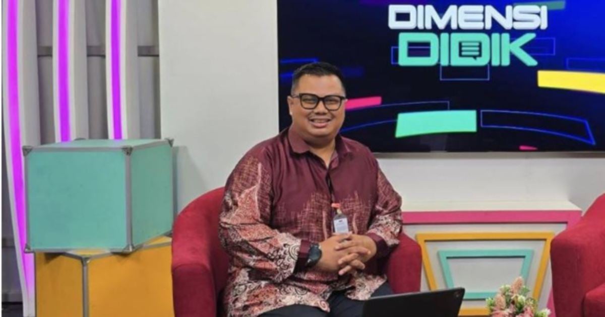 hmetromy's tweet image. #wm DI sebalik wajah tenang seorang guru kaunseling, tersimpan kisah jatuh bangun lelaki yang pernah kehilangan arah sebelum bangkit menjadi pembimbing ribuan pelajar mencari dan mengorak masa depan.
 hmetro.com.my/WM/2026/04/134…