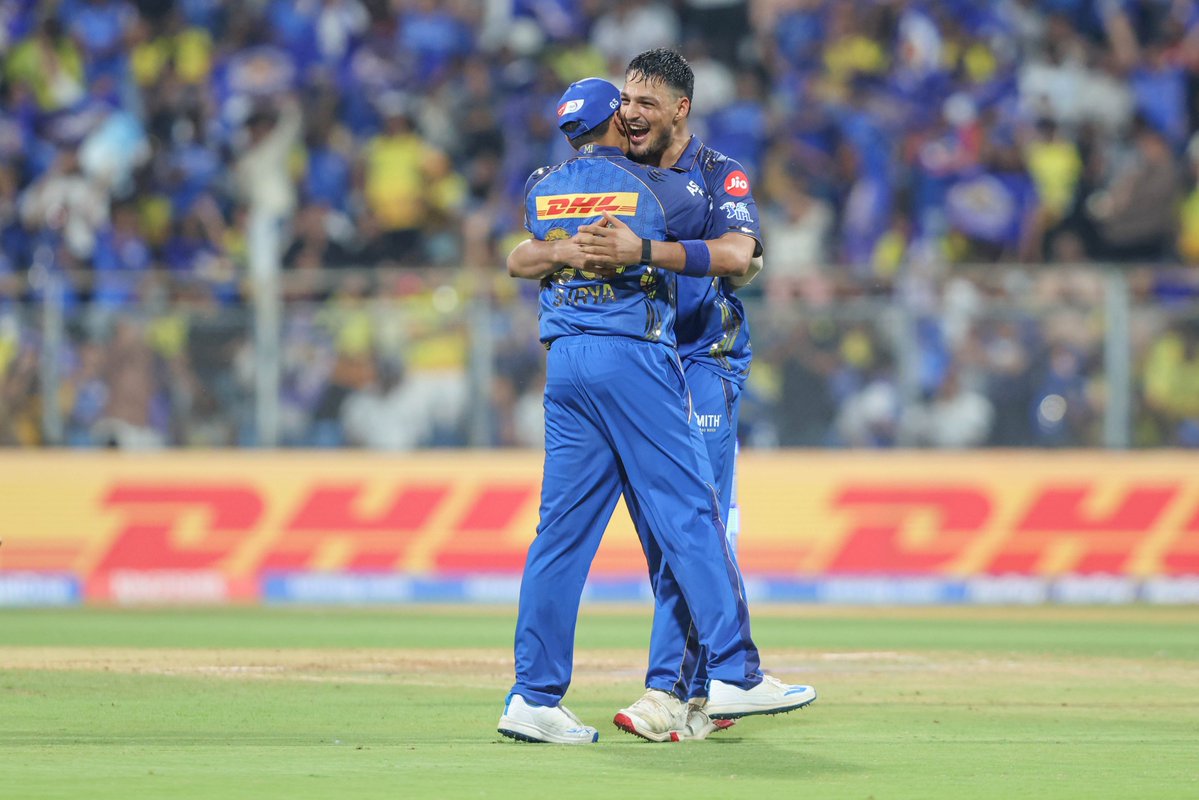 Comecom_IN's tweet image. 💥 first strike lag gaya
Allah Ghazanfar ne first wicket liya 👊
Ruturaj Gaikwad set lag rahe the… par 22 (14) pe out ☝️
Game on 🔥🏏

#IPL2026 #ComeSports #WinBig #ApniTeamApnaSeason #CSKVSMI