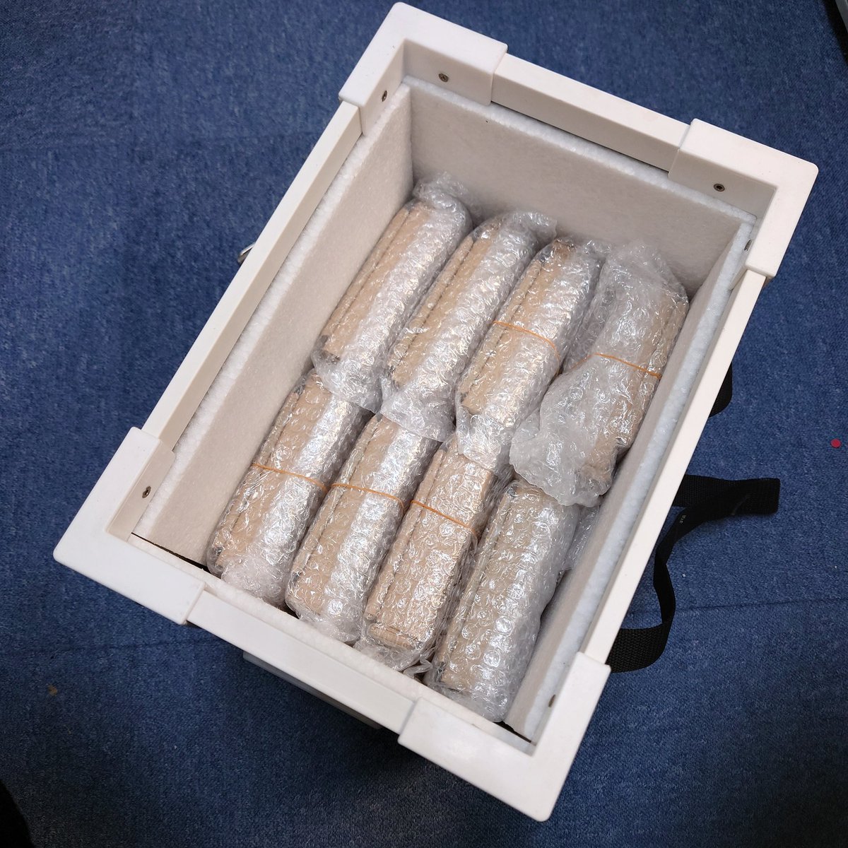barb_nt's tweet photo. 通箱の中身は！
アルミケース筐体をブラスト&amp;アルマイト処理後の商品で、キズが付かないように専用ケースとにて運搬されます。 https://t.co/yE6Qjafwk4