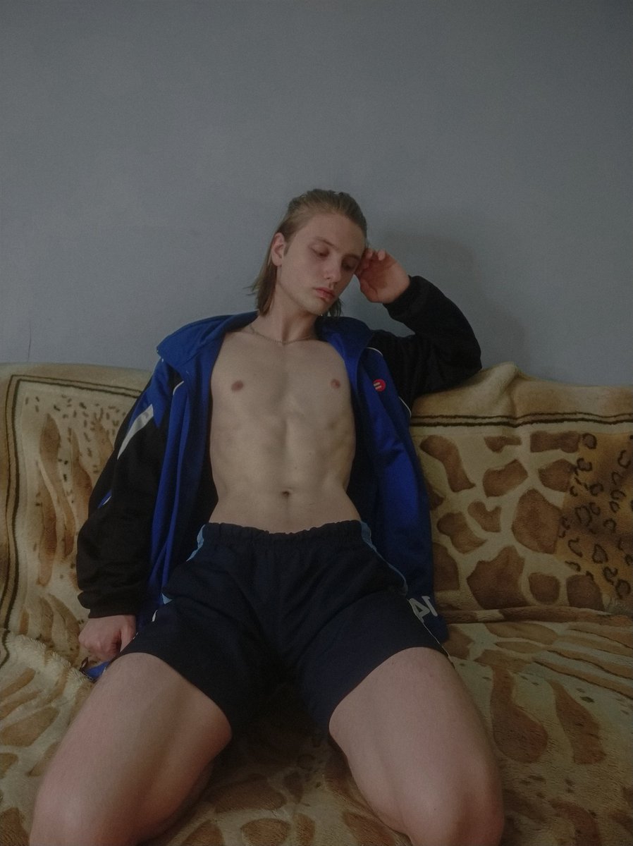 Daniel Bond tweet media