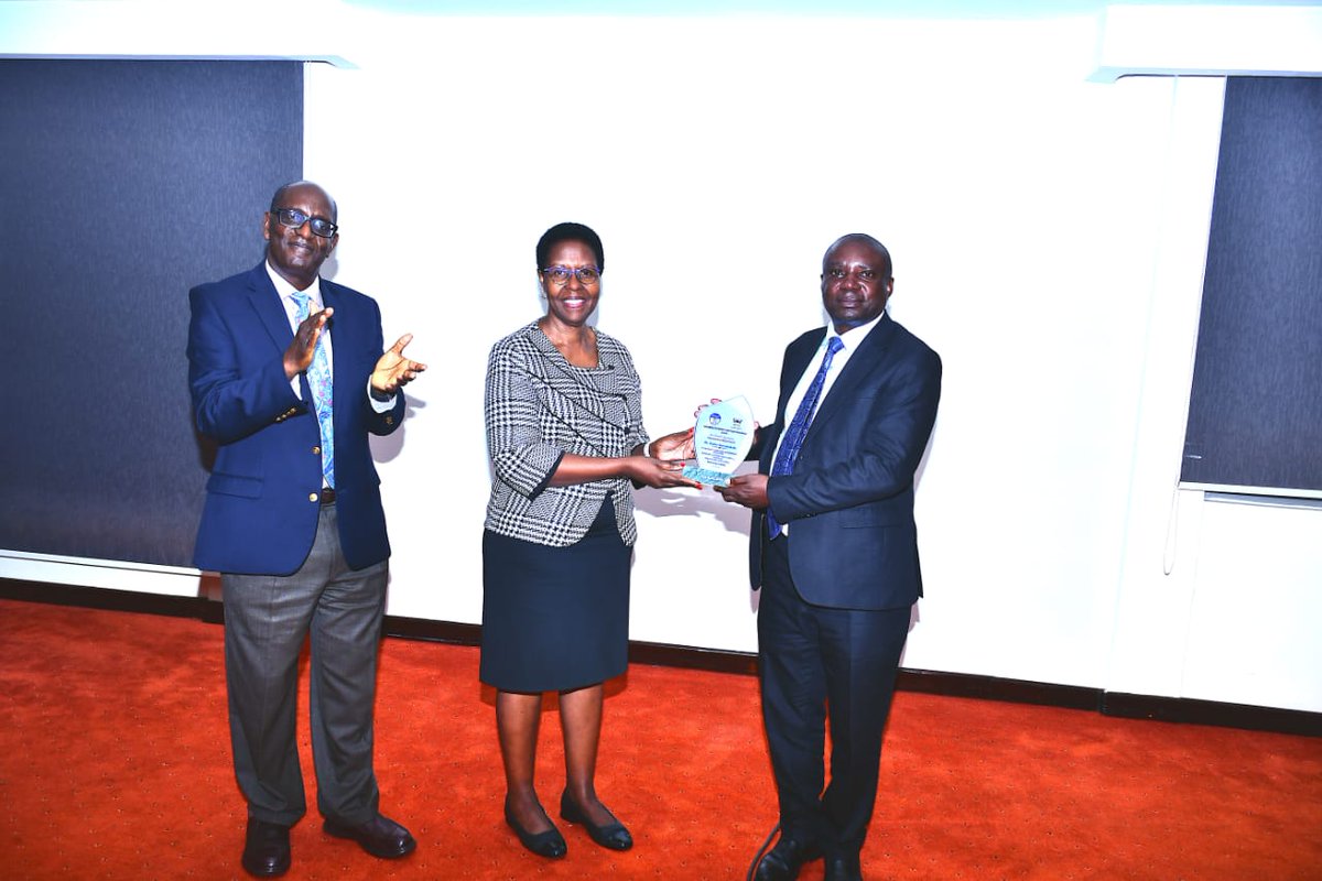 MJAPUg's tweet image. Today, our Board convened a transition meeting to bid farewell to outgoing members, honor their service, and welcome the new Board. It reaffirmed its commitment to strong oversight, accountability, and strategic leadership for sustained growth. #Leadership #Governance #Continuity