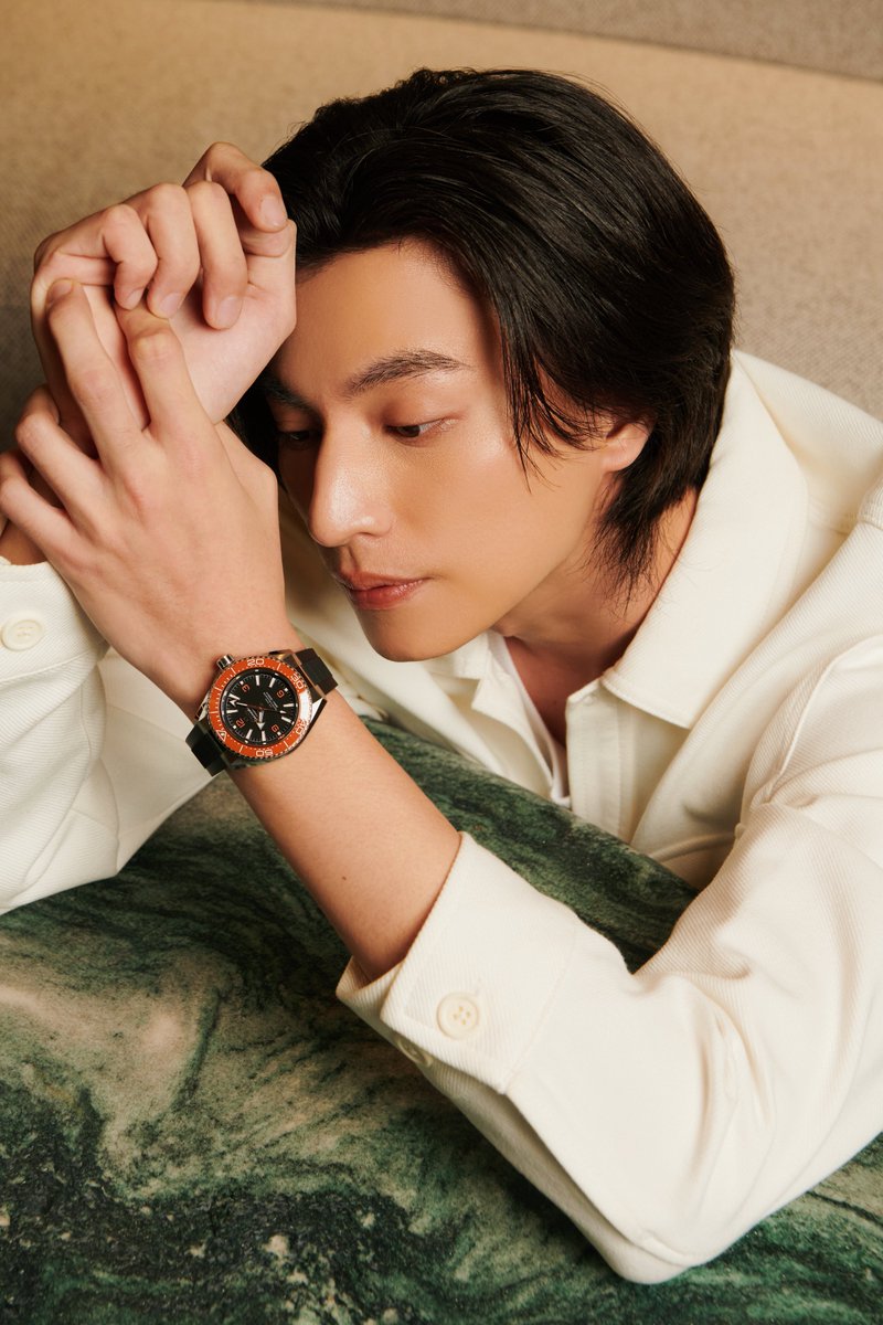 All looks, one statement รวมภาพไลฟ์สไตล์และโมเมนต์สุดพิเศษกับ <a href="/omegawatches/">OMEGA</a>  Seamaster Planet Ocean 600M 42mm ถ่ายทอดผ่าน กลัฟ-คณาวุฒิ ไตรพิพัฒนพงษ์ (<a href="/gulfkanawut/">gulfkanawut</a>) กับนาฬิกาดำน้ำระดับไอคอนิกเรือนนี้ถูกเลือกสวมใส่เพื่อสะท้อนตัวตนและไลฟ์สไตล์ที่แตกต่าง