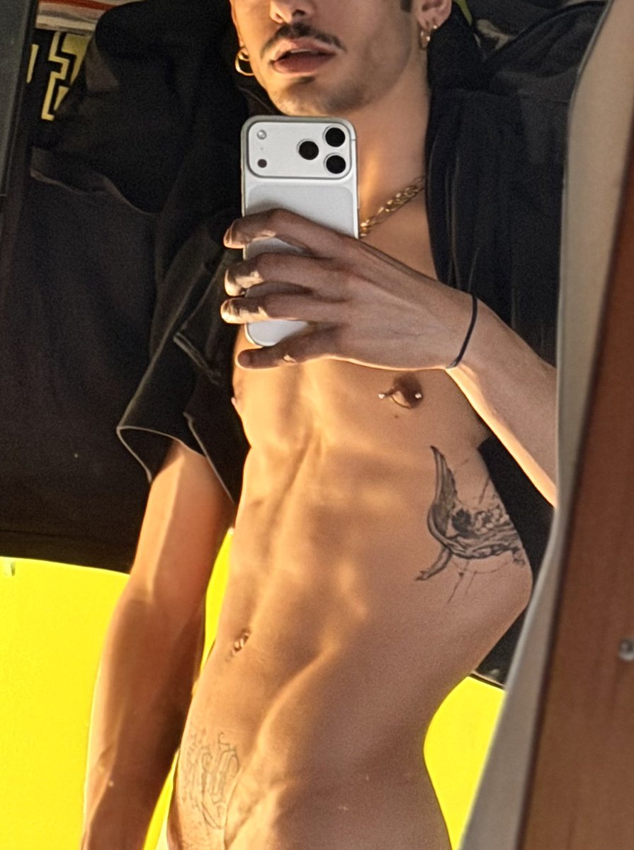 Ho un video speciale da mandare a chi lascia più interazioni sul mio profilo🔞 (Segui e repost hanno la precedenza)