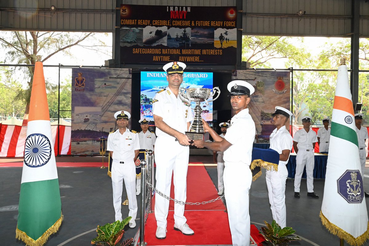IN_Chilka's tweet image. Honouring dedication, discipline &amp;amp; grit 🇮🇳⚓

60 #Yantriks of the #IndianCoastGuard (Batch 01/26) marched forward after 9 weeks of intense training, ready to guard our maritime frontiers. The Passing Out Parade at #INSChilka was reviewed by Capt. Munish Sethi #TrgCapt,