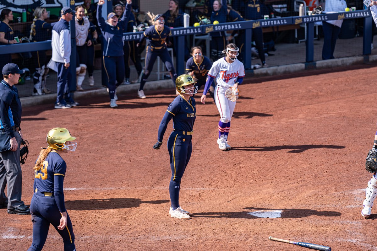 NDsoftball's tweet photo. 𝐒𝐞𝐧𝐢𝐨𝐫 𝐒𝐩𝐨𝐭𝐥𝐢𝐠𝐡𝐭: #𝟗 𝐌𝐢𝐜𝐤𝐞𝐲 𝐖𝐢𝐧𝐜𝐡𝐞𝐥𝐥 ☘️

Join us Saturday at Melissa Cook Stadium for Senior Day 🥎

#GoIrish | #ndsbSWAG | @Mickey_Winchell https://t.co/eMiB45WzZk