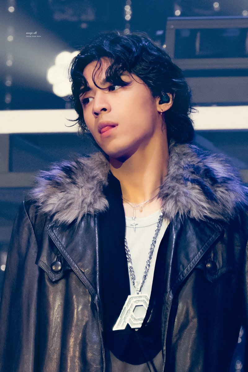 𝐬𝐰𝐞𝐩𝐭 𝐨𝐟𝐟 tweet media