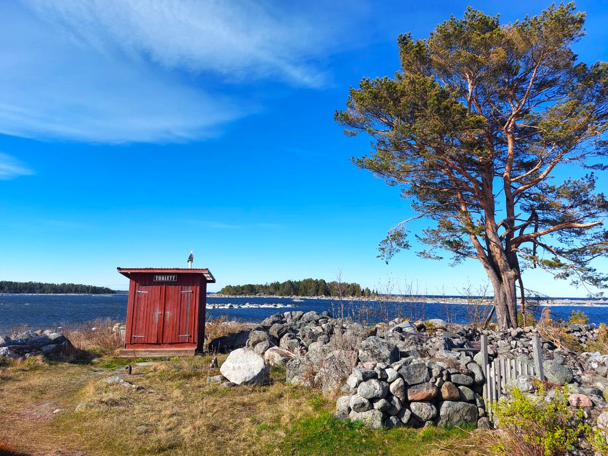 Daina_P's tweet photo. Ekskluzīva relax brīža iespēja visainaviskākajā vietā uz nelielas akmeņainas salas iepretīm #Soderhamn, Zviedrija. https://t.co/9XzdPRaEhi
