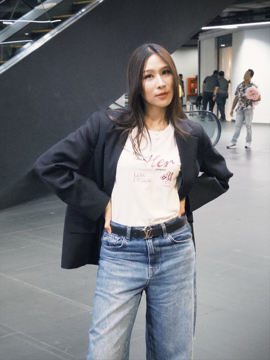 กุ๊งกิ๊งก้วยตานีปลายหวีเหี่ยว :3 tweet media