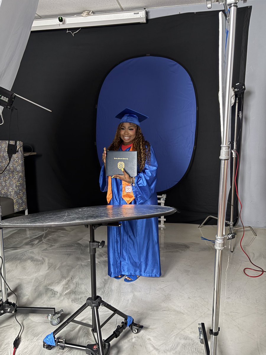 XJaaaay2's tweet image. I graduate in 15 days #FirstGen #bachelors #bittersweet🥺🥺♥️