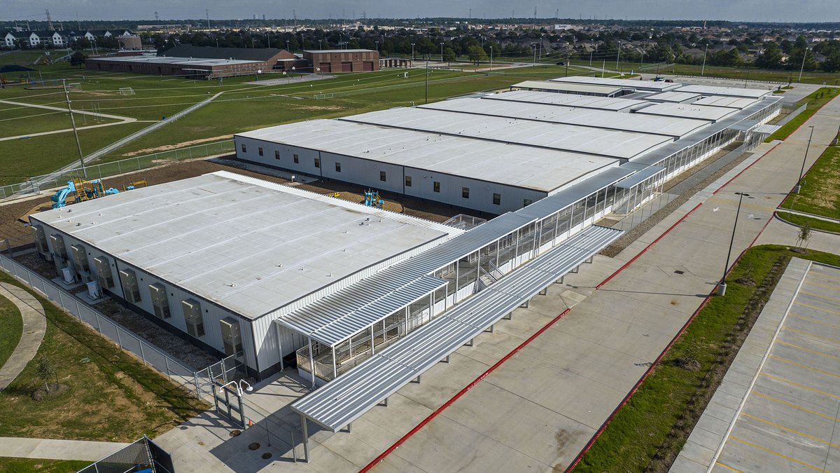 PalomarModular's tweet photo. From portable classrooms to multi-classroom campus buildings and everything in between, modular construction is a cost-effective solution for education construction. See more https://t.co/a8oVTGQi8U https://t.co/7arWp7sHJC