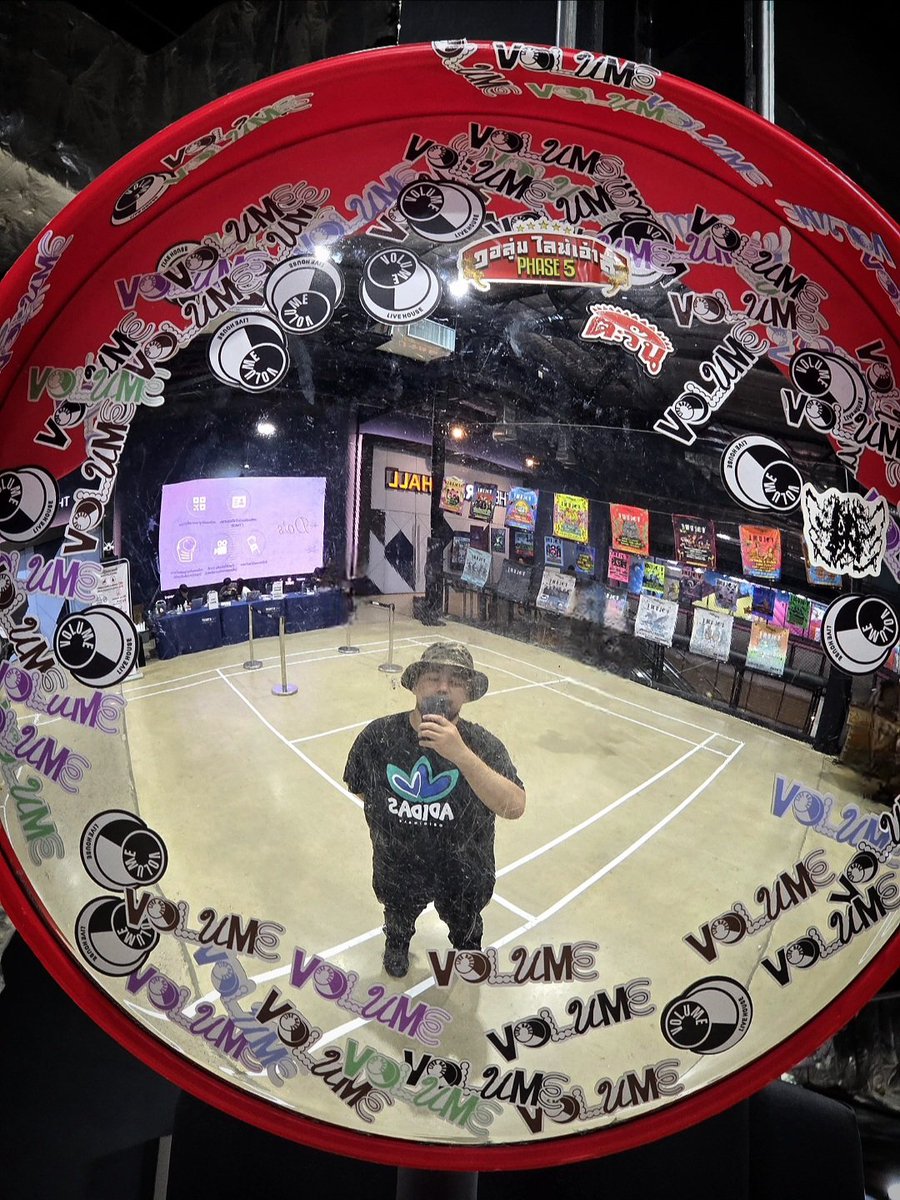 fatz_th's tweet photo. Volume Livehouse https://t.co/i1HJa5eET0