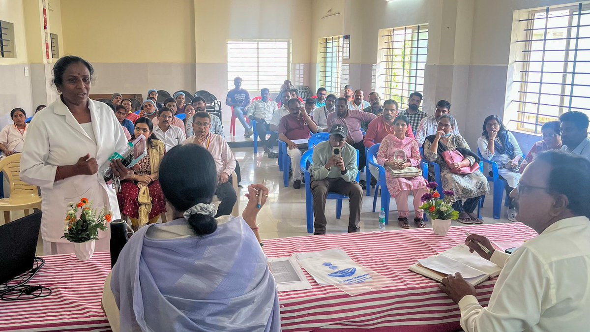 DrPrabhaSSM's tweet image. ದಾವಣಗೆರೆಯ ಚಾಮರಾಜಪೇಟೆಯ ಮಹಿಳಾ ಮತ್ತು ಮಕ್ಕಳ ಆಸ್ಪತ್ರೆಯಲ್ಲಿ ವೈದ್ಯರು, ಶುಶ್ರೂಷಕರು ಹಾಗೂ ಸಿಬ್ಬಂದಿ ವರ್ಗದವರೊಂದಿಗೆ ಸಭೆ ನಡೆಸಿ, ಆಸ್ಪತ್ರೆಯ ಕಾರ್ಯನಿರ್ವಹಣೆ, ಸೇವೆಗಳ ಗುಣಮಟ್ಟ ಹಾಗೂ ಸುಧಾರಣೆಗೆ ಸಂಬಂಧಿಸಿದ ಪ್ರಮುಖ ವಿಷಯಗಳ ಕುರಿತು ಚರ್ಚಿಸಲಾಯಿತು.
#Davanagere #Healthcare #PublicHealth
#HospitalVisit