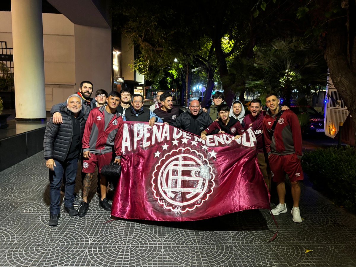 🇱🇻🙌🏻 La peña de Mendoza sumó nuevos granates, algunos llegaron a conocer al plantel. Gracias a todos por la difusión ❤️