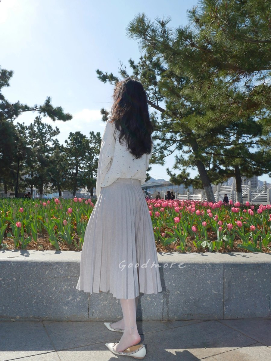 YuJie_iGoodmore's tweet photo. 朋友说这身有种上世纪的港台风 😉
你别说，你还真别说，真的挺像 https://t.co/bQK1126JFl