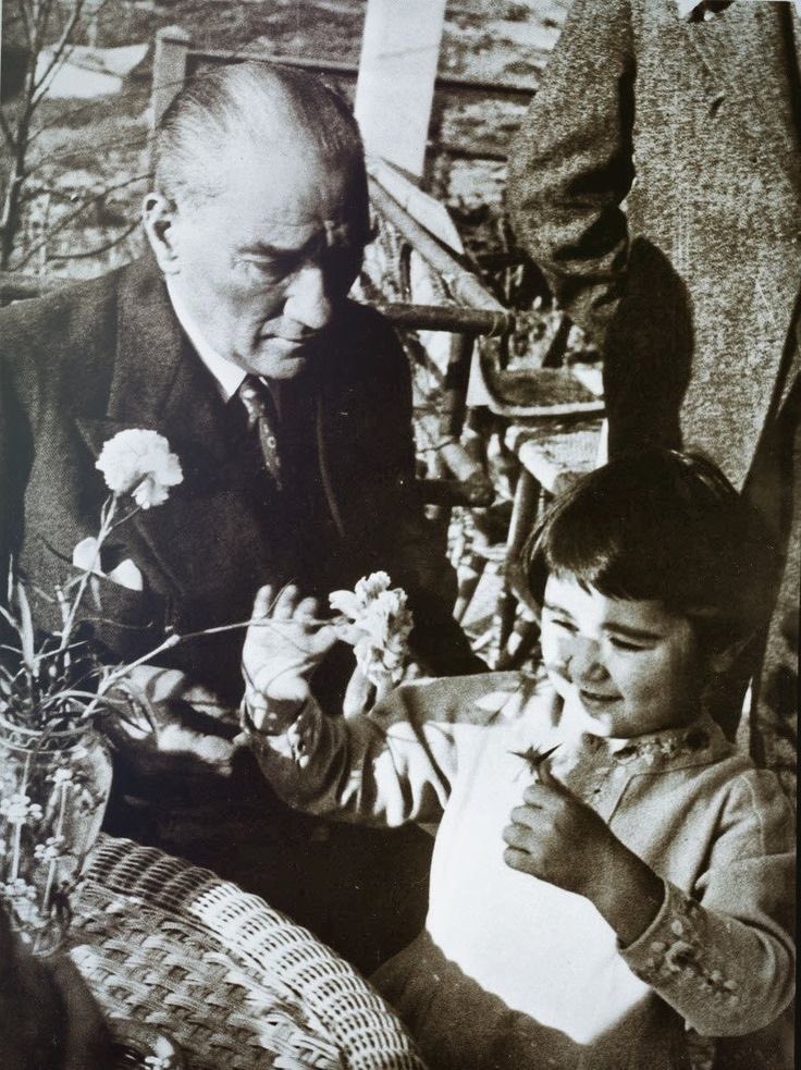 Dünyada çocuklarına bayram hediye eden tek lider!