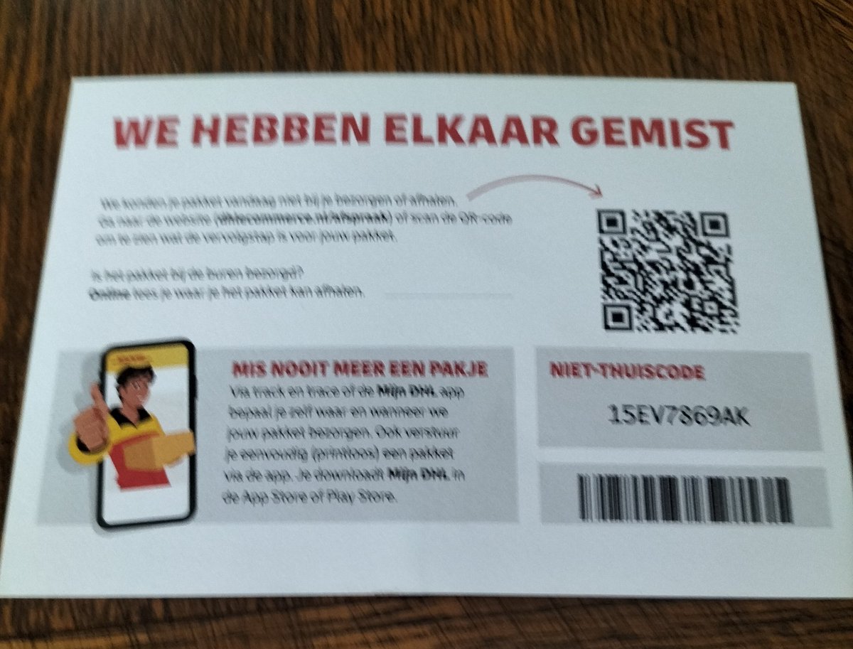 hwtec's tweet photo. Lekker Dhl het persoon was thuis, de hond is niet afgegaan en het persoon heeft geen mobiel, wat is gemakkelijker om met pen het nr er op te zetten https://t.co/ql6gHxGB7q