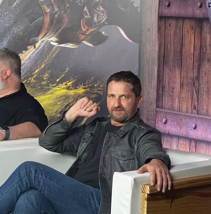 Gerard Butler tweet media
